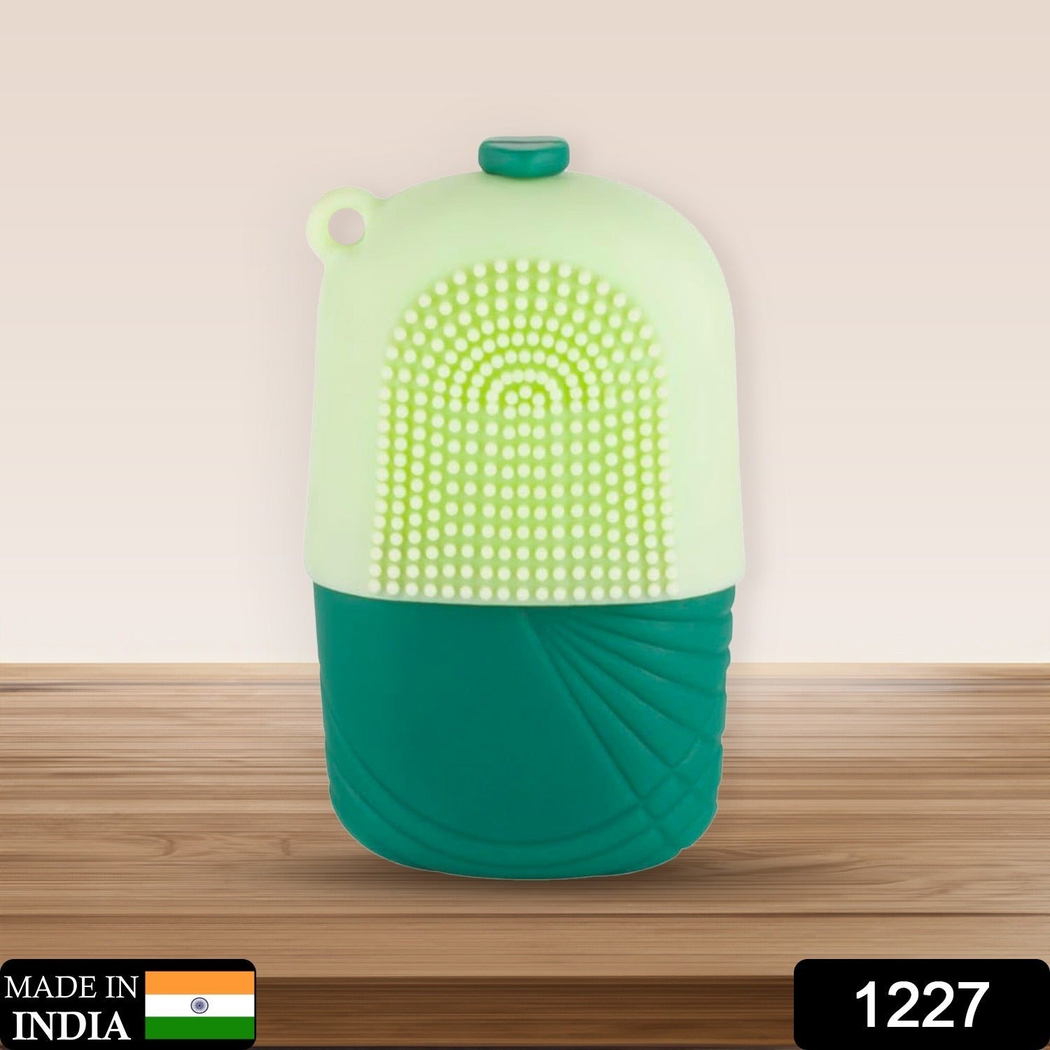 Silicone face massager for tightening skin, reusable ice roller Silicone face massager for tightening skin, reusable ice roller